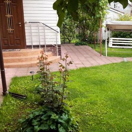 Anna Guest House Boryspilʼ Екстериор снимка