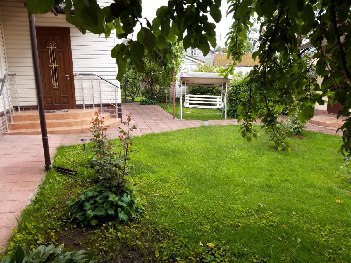Anna Guest House Boryspilʼ Екстериор снимка