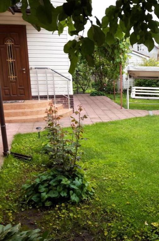 Anna Guest House Boryspilʼ Екстериор снимка